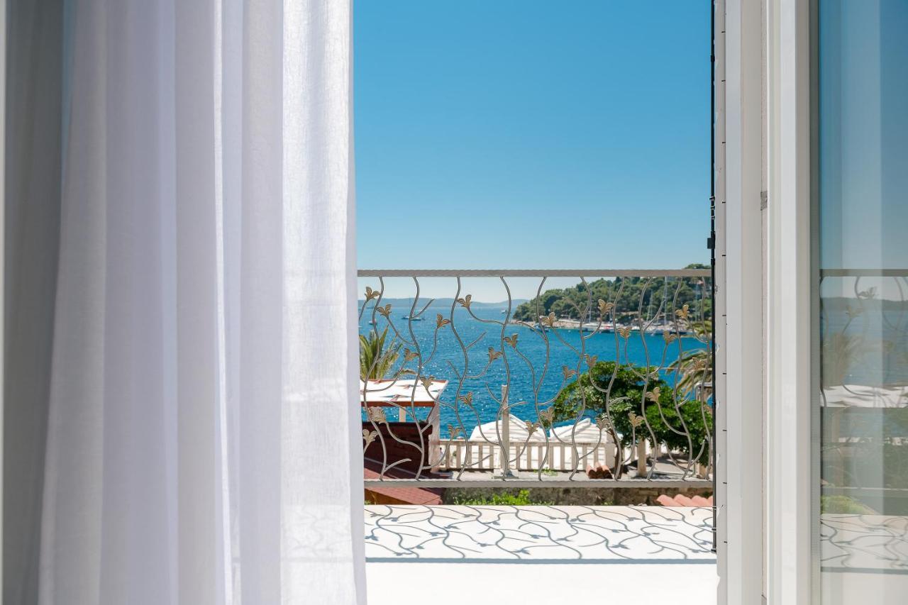 Hvar Majestic: Seaside Centre Retreat Villa Hvar Town