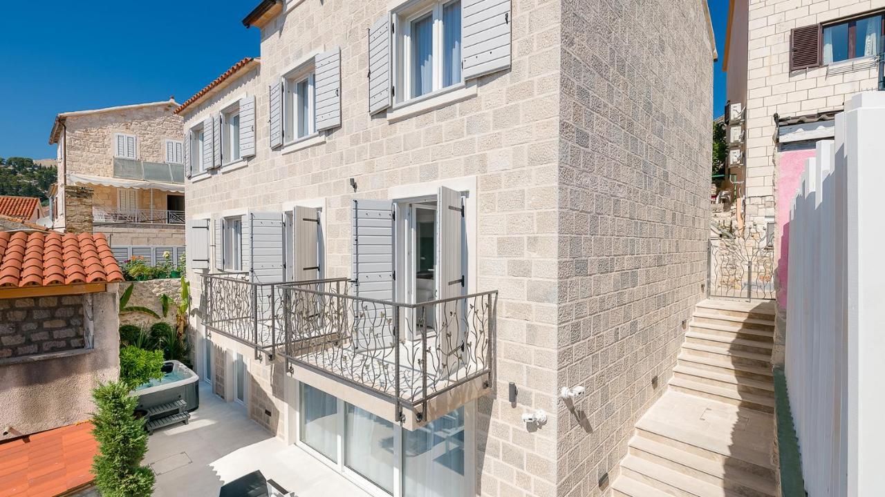 Marina Hvar Villa