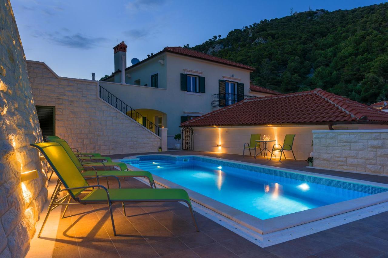 Kogo * Hvar Town