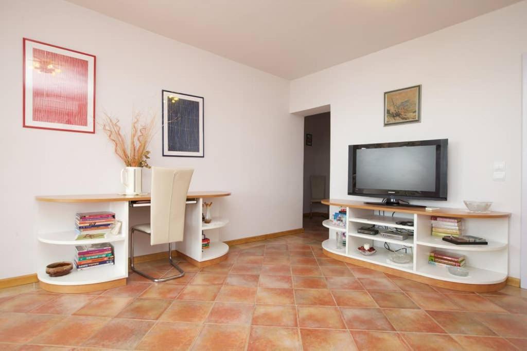 Jelka- Center Of Apartment Hvar Town