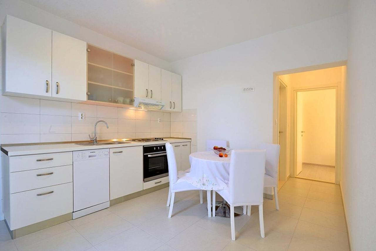 Apartment Dinka Milicic *