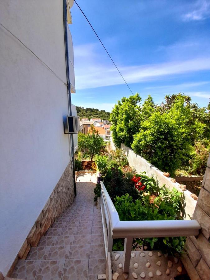 Guest house And Jasna Hvar Town