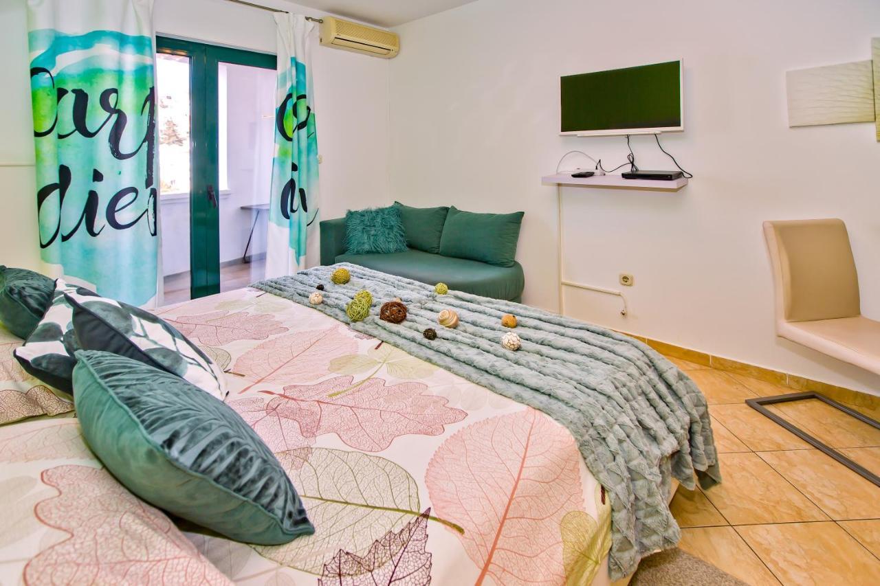 Art Deco Pape Guest house