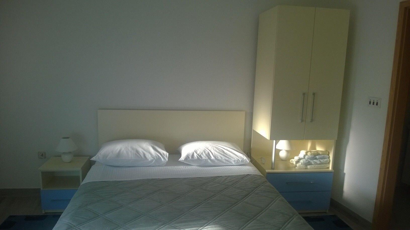 J & B Holiday House Apartment