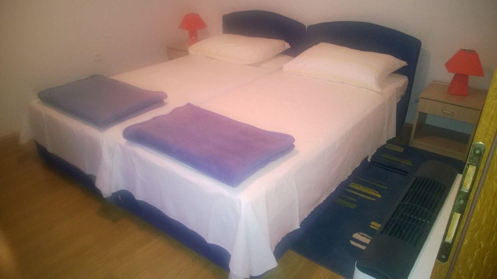 J & B Holiday House Apartment