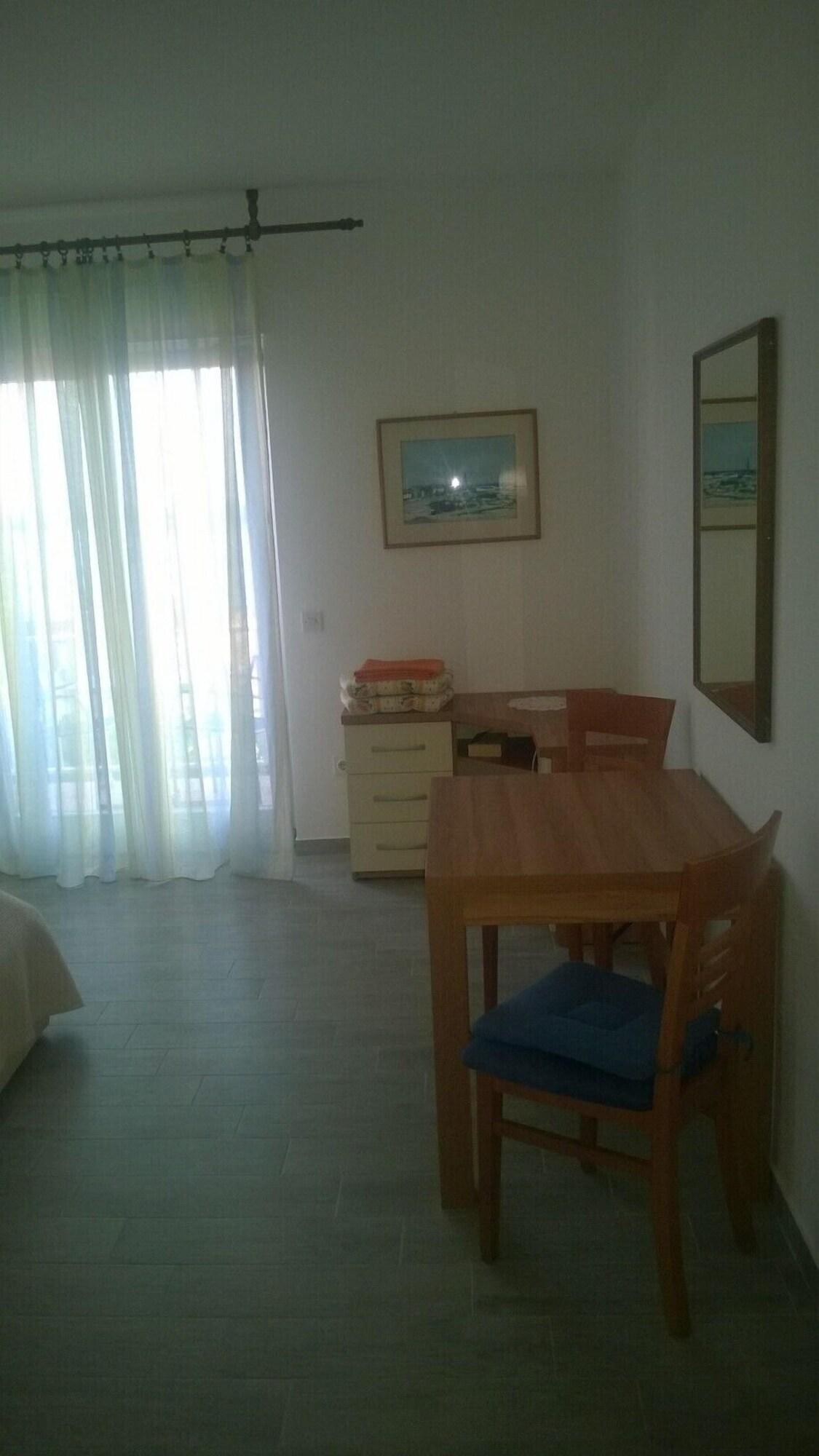 J & B Holiday House