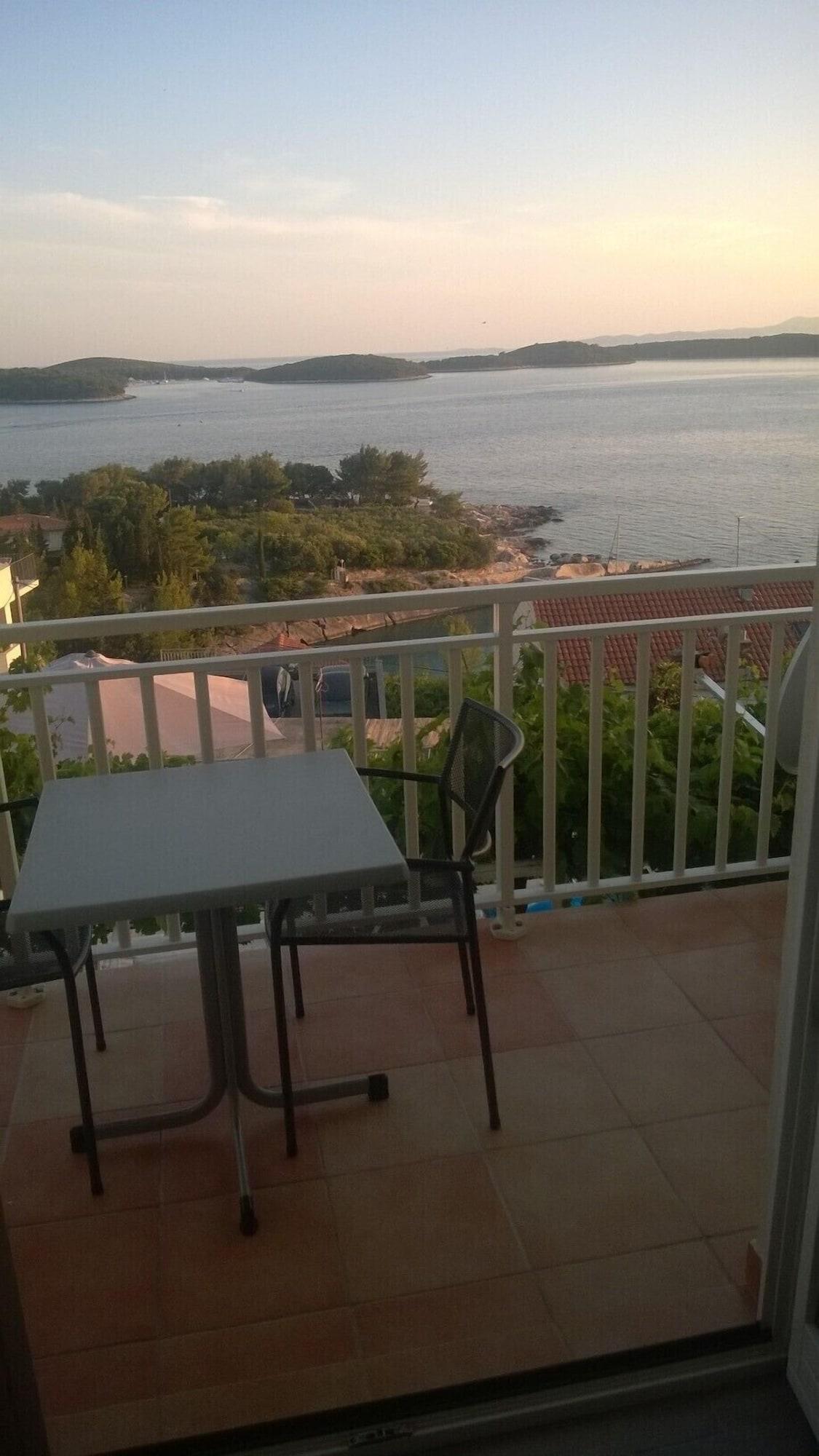 Apartment J & B Holiday House *