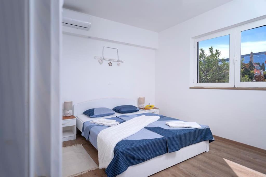 Awaken Gorgeous Sea View Apartment Hvar Town