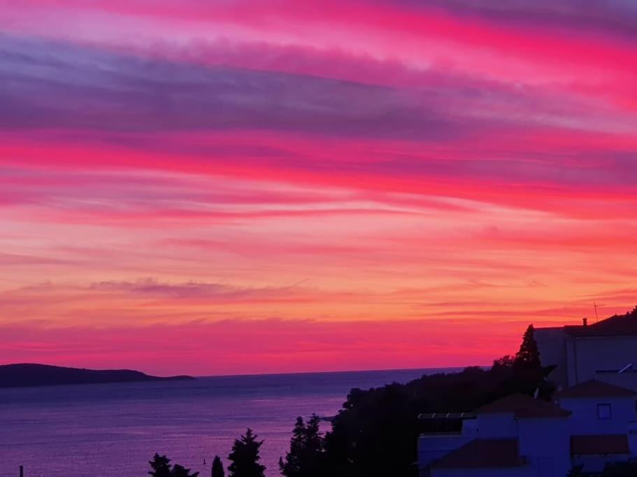 Awaken Gorgeous Sea View Apartment Hvar Town