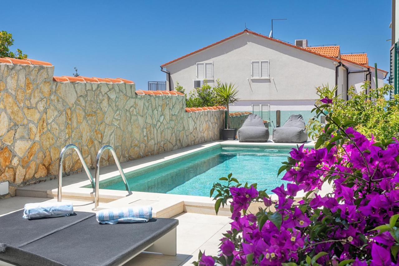 Apartman Amos With Private Pool