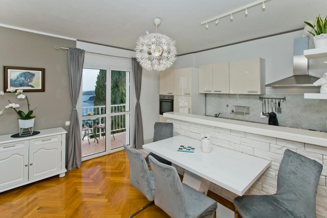 Milton Hvar Apartment