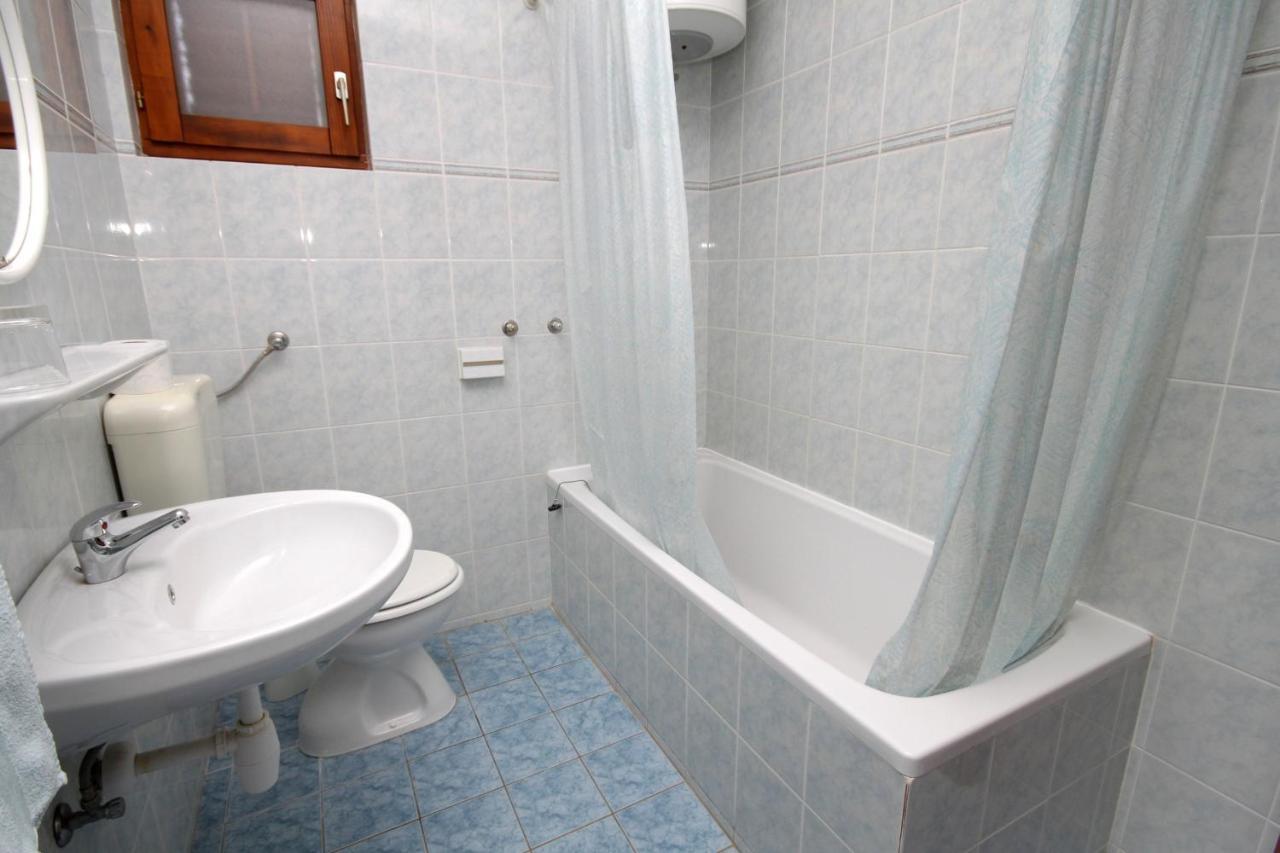 And With Parking Space Hvar - 8717 Guest house 3*