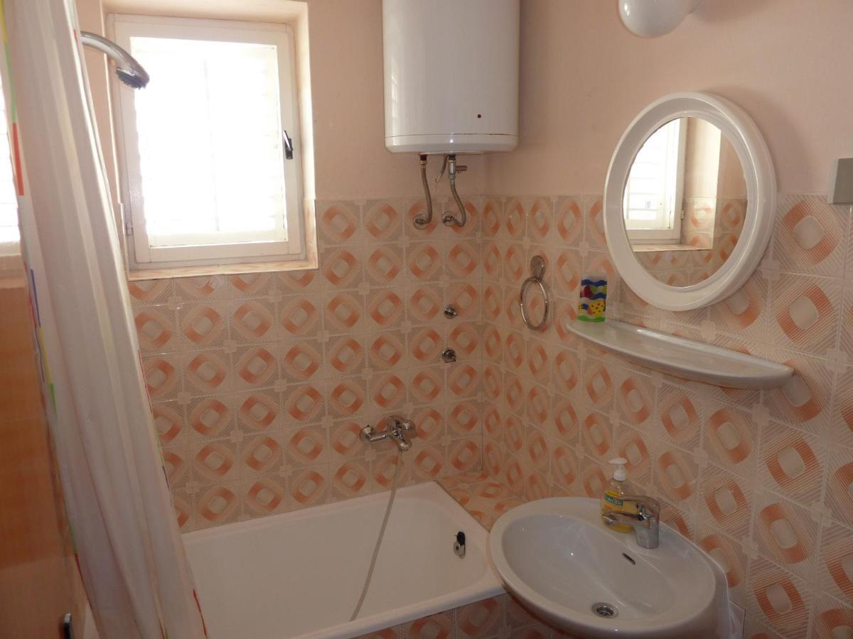 Guest house And With Parking Space Hvar - 15378