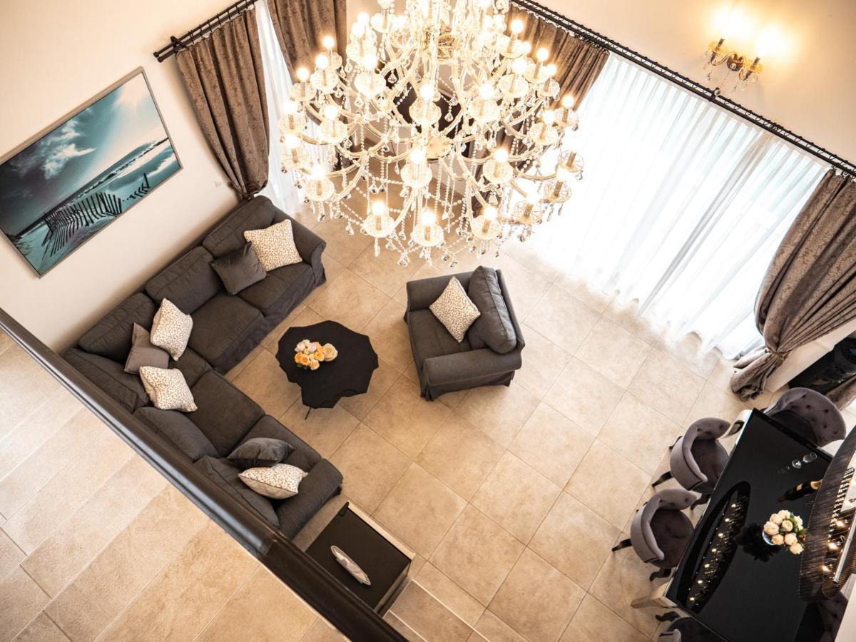 Elegant With Pool Villa *