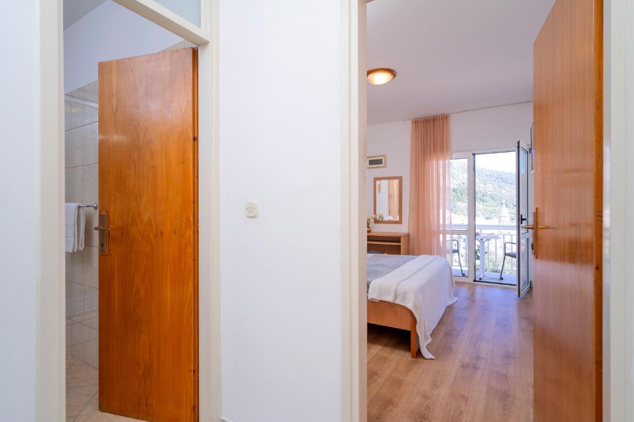 Novak - Zf Hvar Guest house