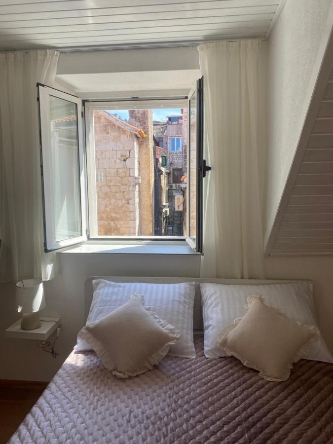 *beautiful, Centrally Located Apartment* *
