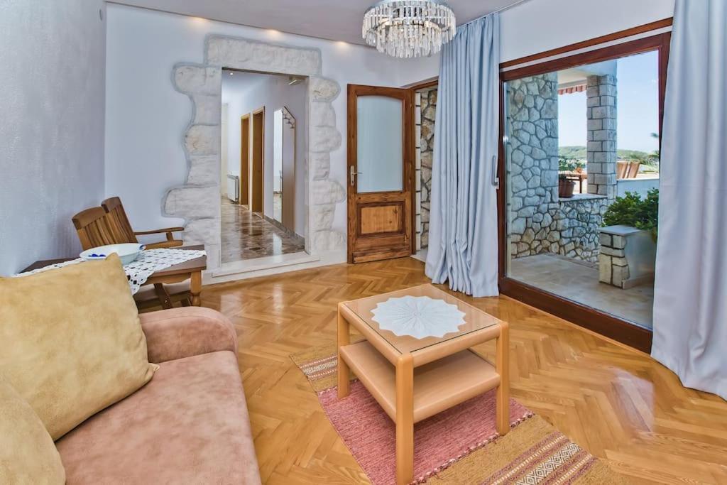 Apartment Porthos