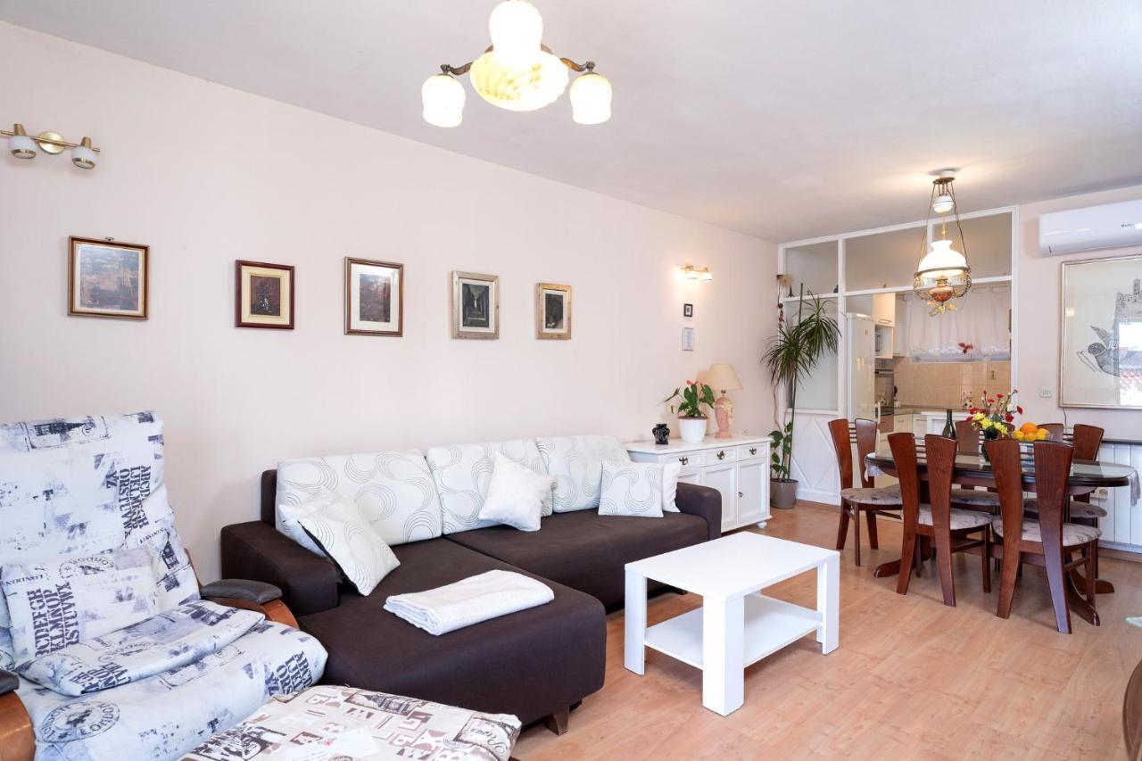 Apartment Mirjana *