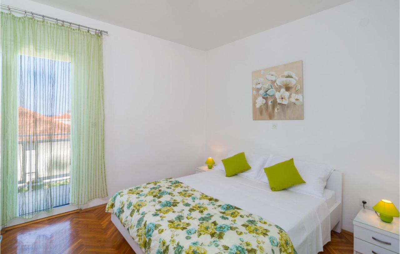 Two-bedroom With Sea View 03 Apartment