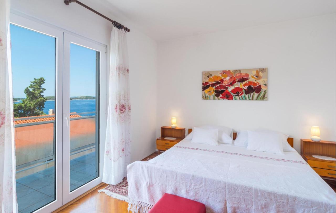 Apartment Two-bedroom With Sea View 03