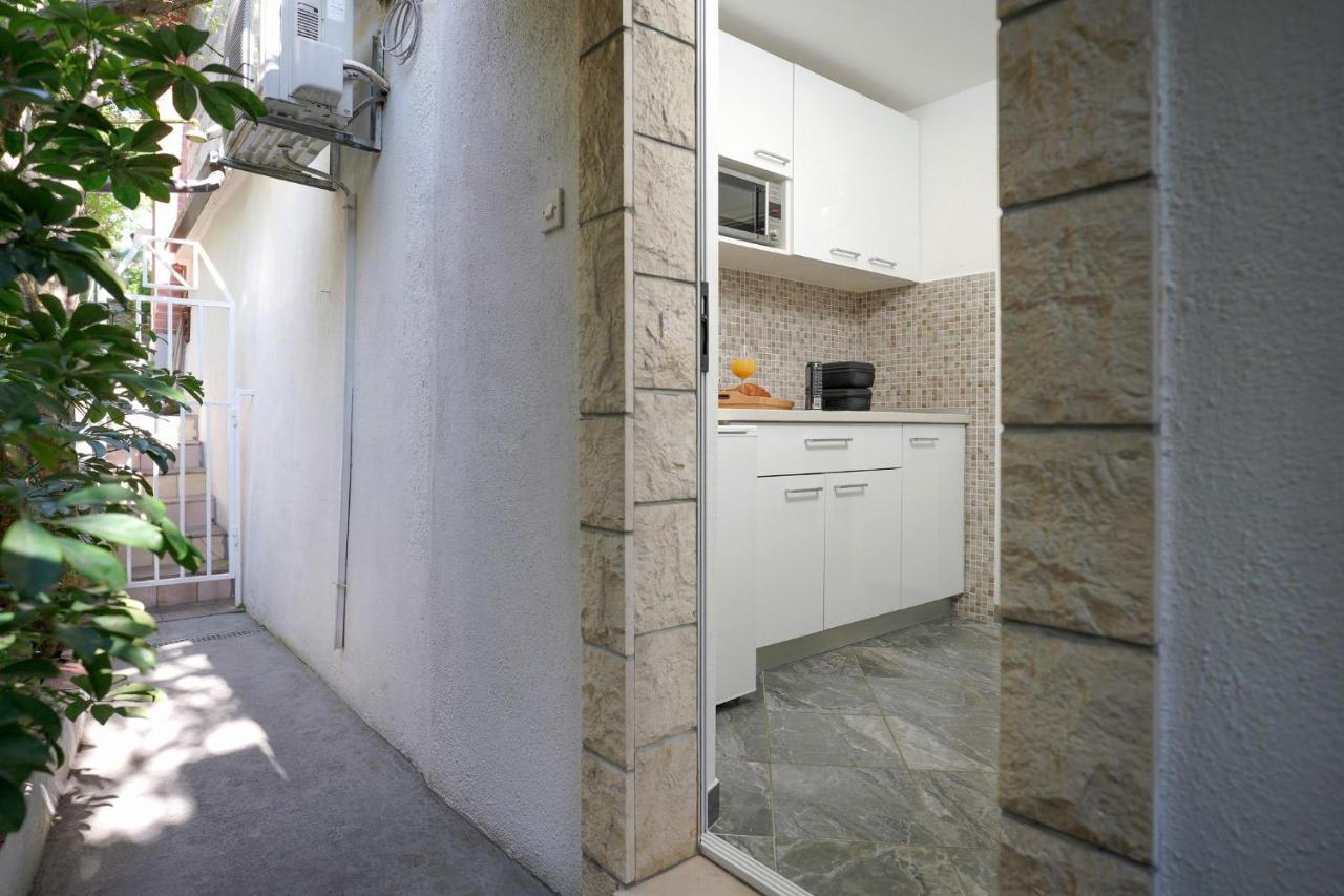 Anita - Hvar Center Apartment