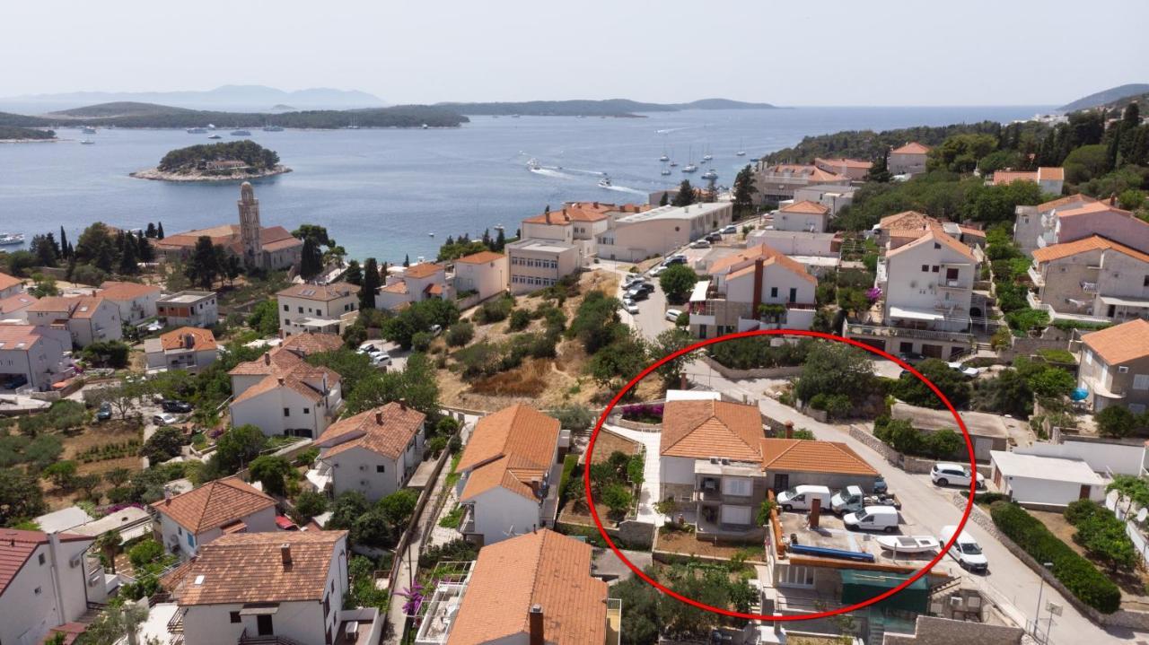 Double Hvar 15706d 3*