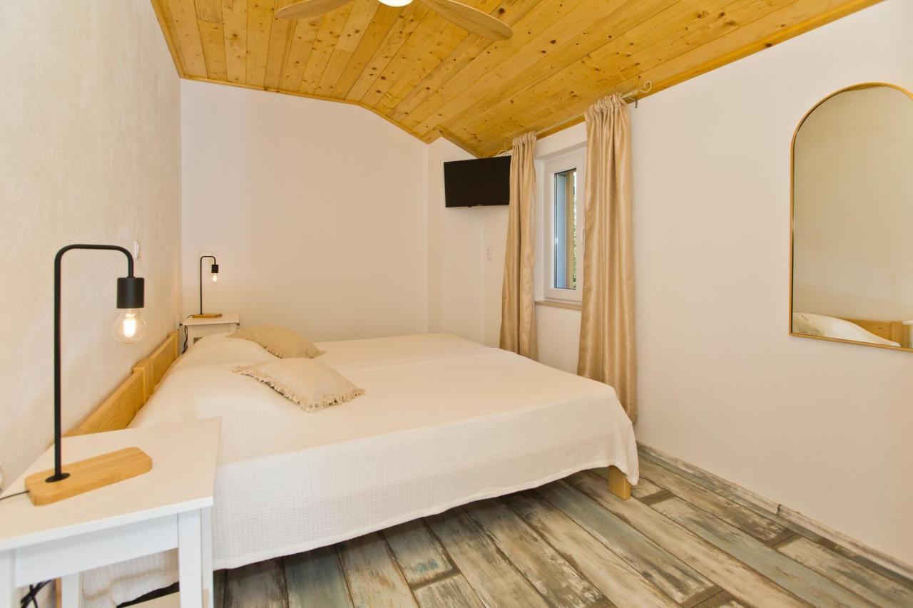 Robinson House T'n't * Hvar Town
