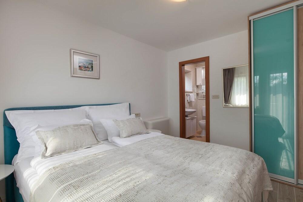 Aparthotel Pharia And - By The 3*