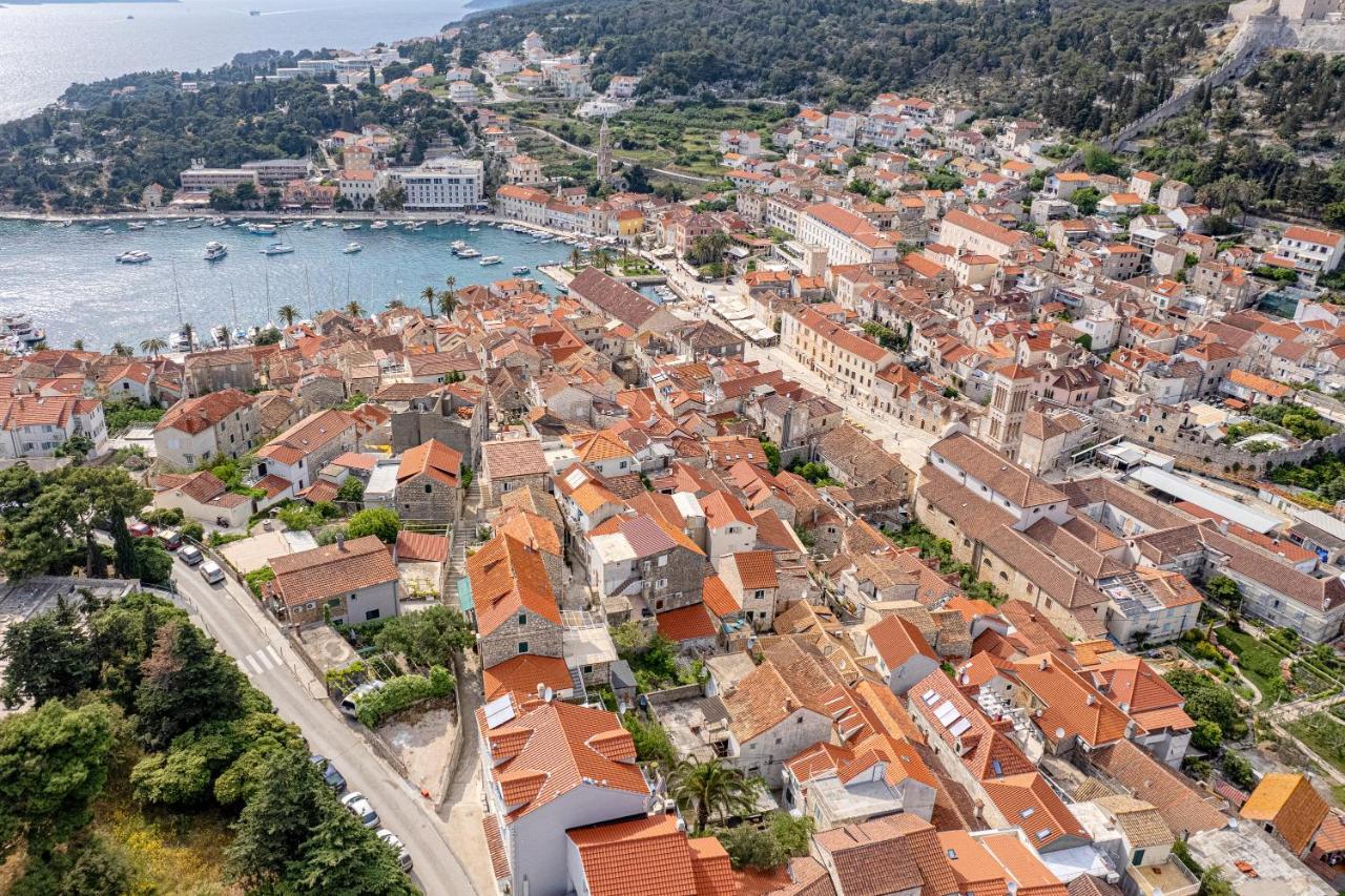 Capitis In The Center * Hvar Town