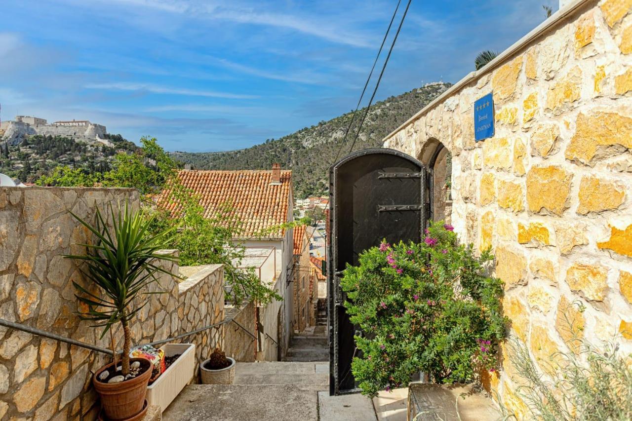 Capitis In The Center * Hvar Town