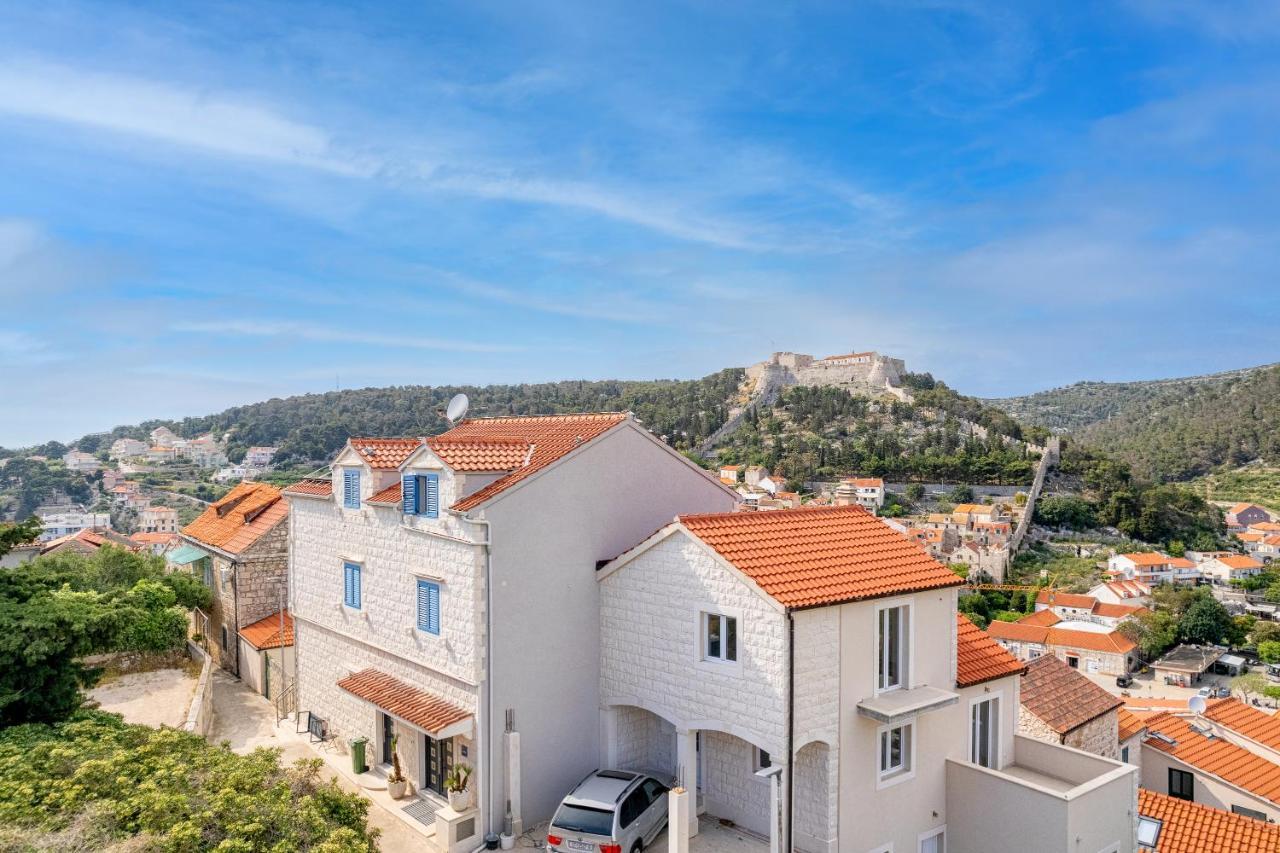Capitis In The Center * Hvar Town