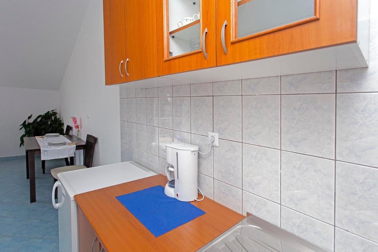 Apartment Dora *