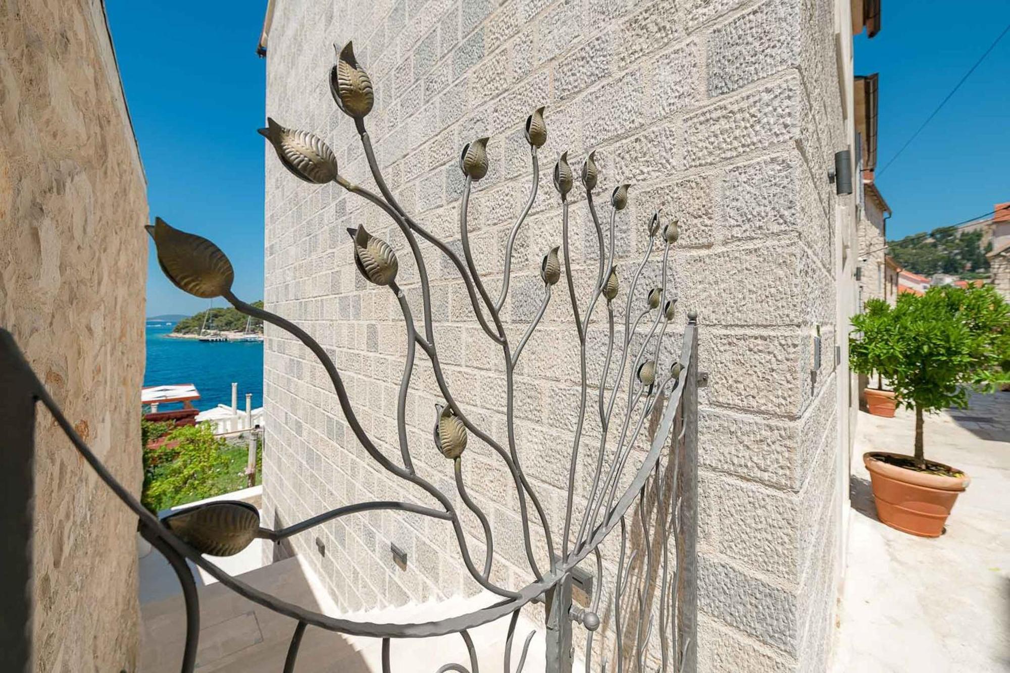 Villa Hvar Majestic: Seaside Centre Retreat