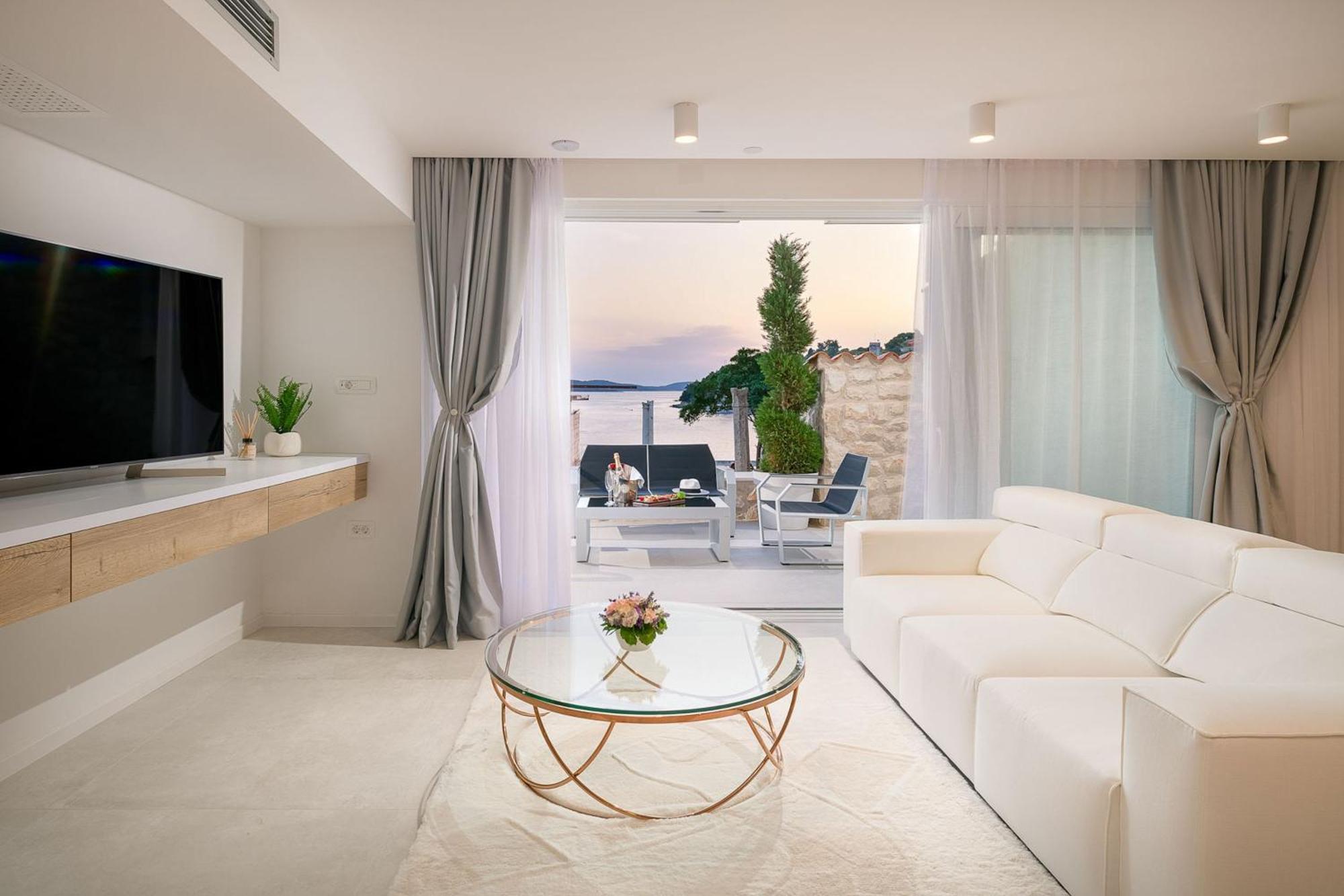 Hvar Majestic: Seaside Centre Retreat Villa Hvar Town