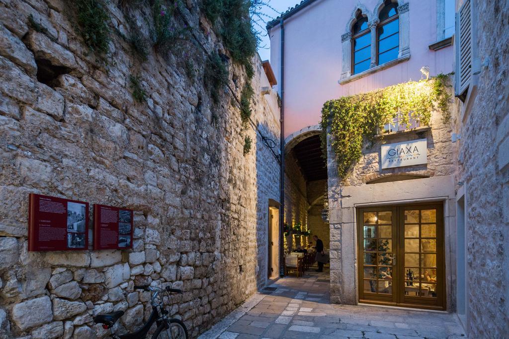 Walls Holiday home