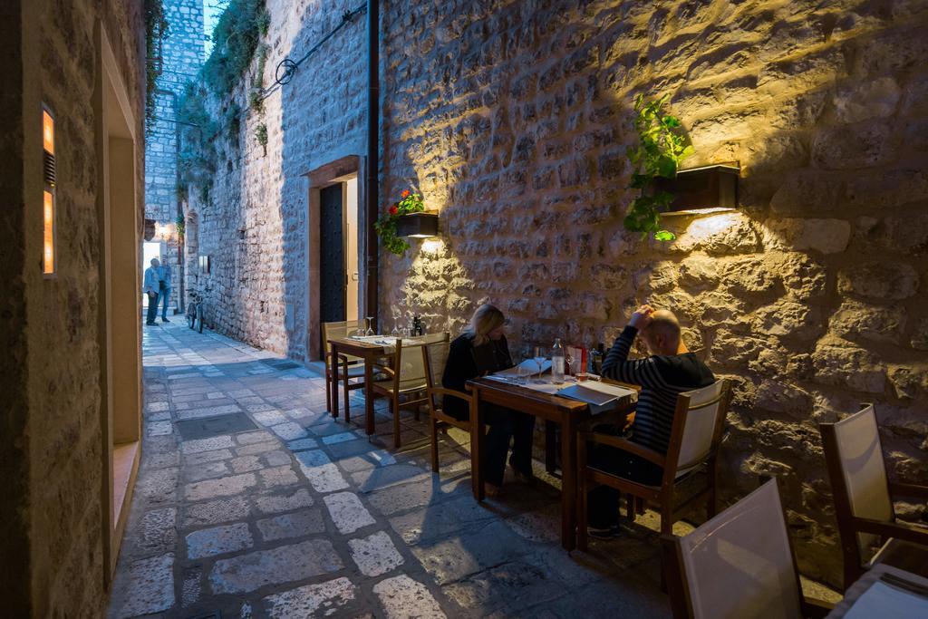 Walls Hvar Town