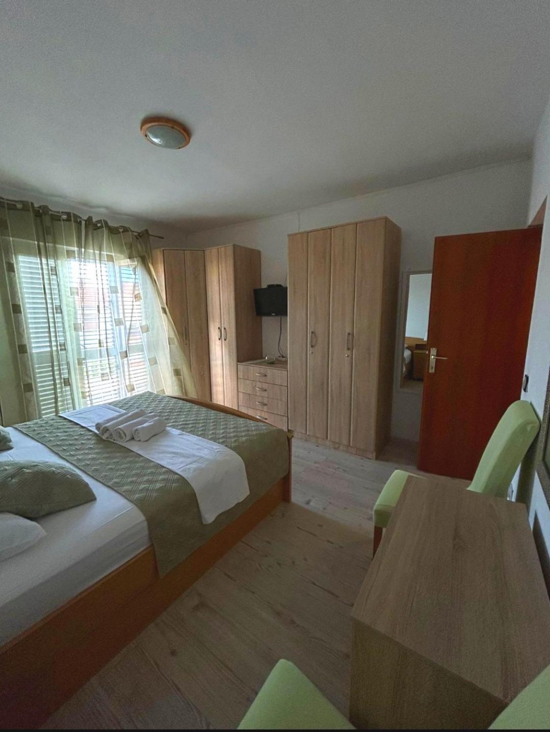 Niki Hvar Apartment