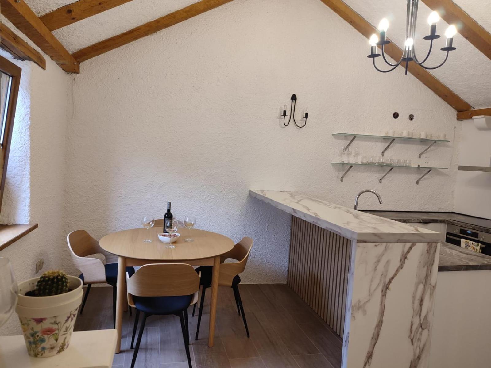 Marea - Old Town Retreat