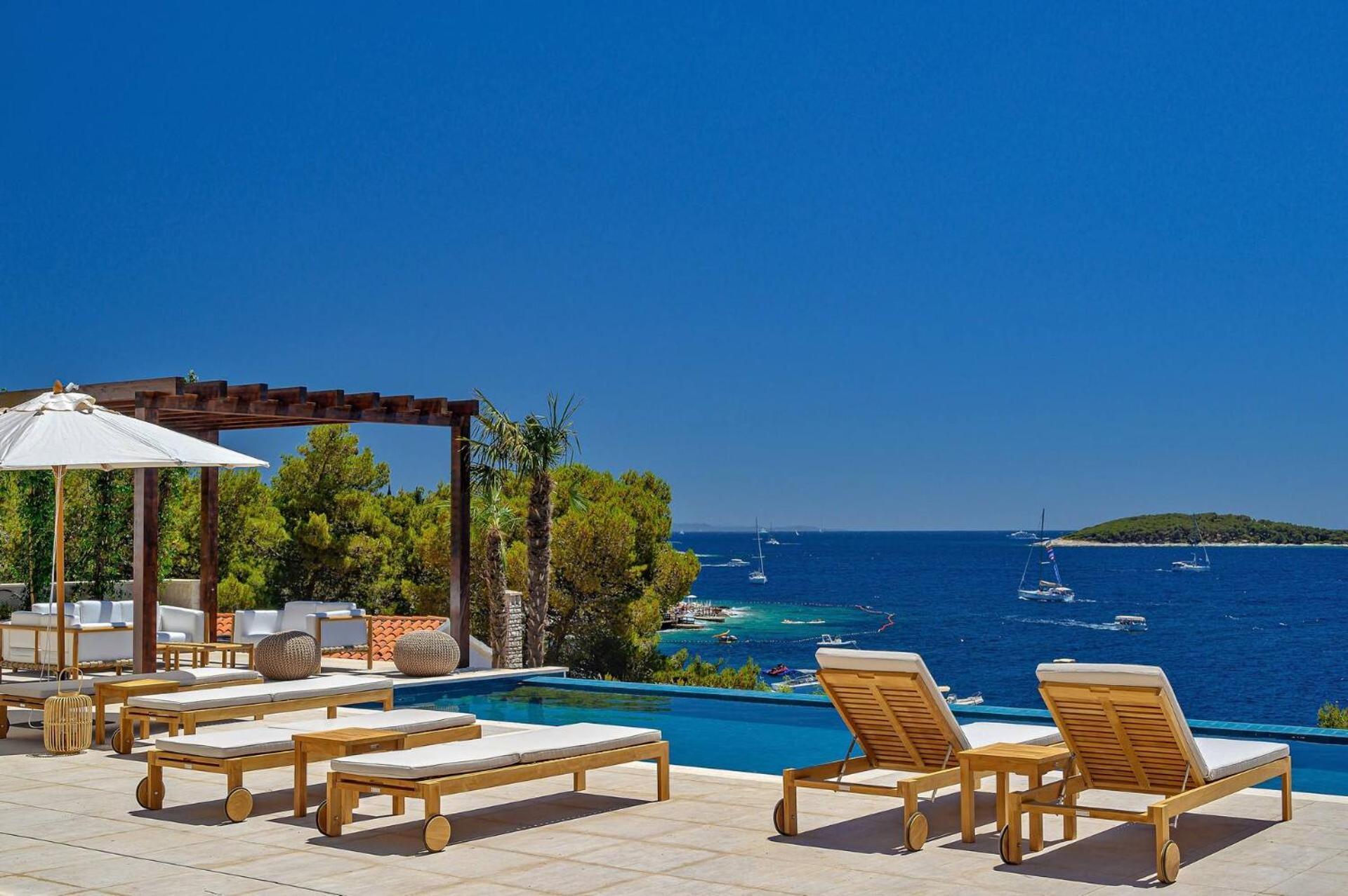 Crystalsea 1 Infinity Heatedpool In Hvar *