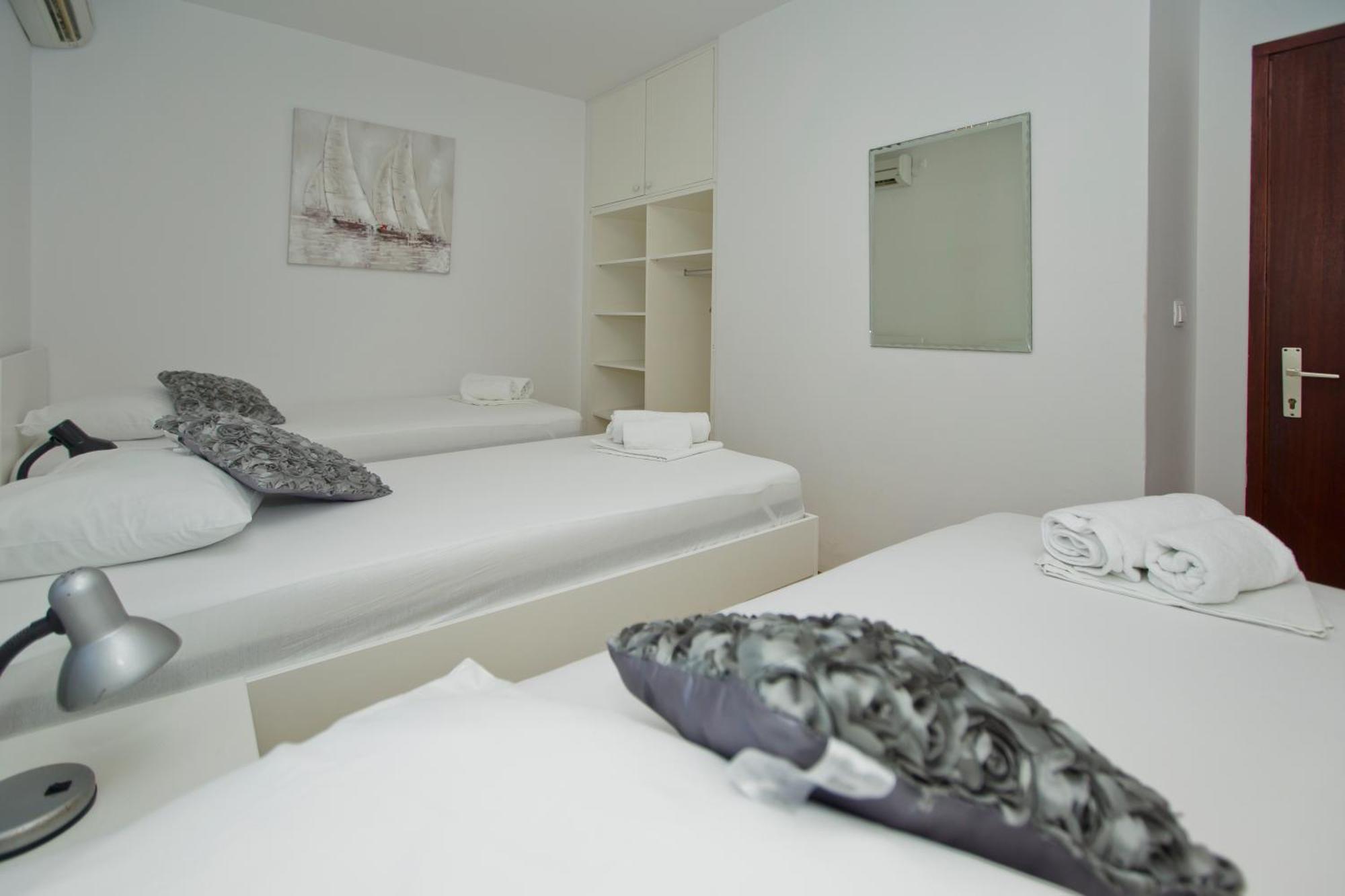 Luka's & Hostel
