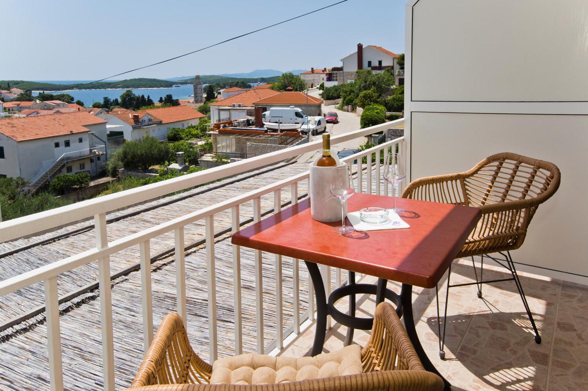 Luka's & Hostel