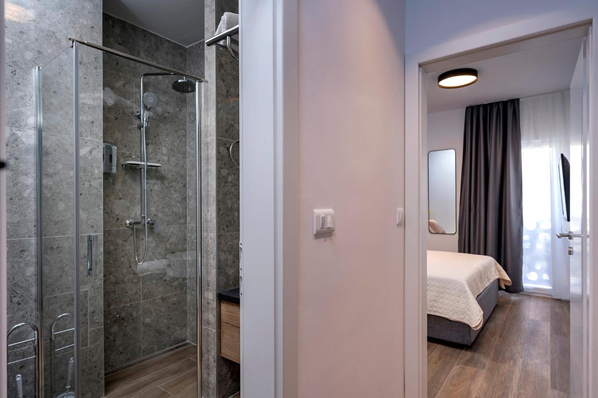 Modern, 2 Bedroom Apartment *