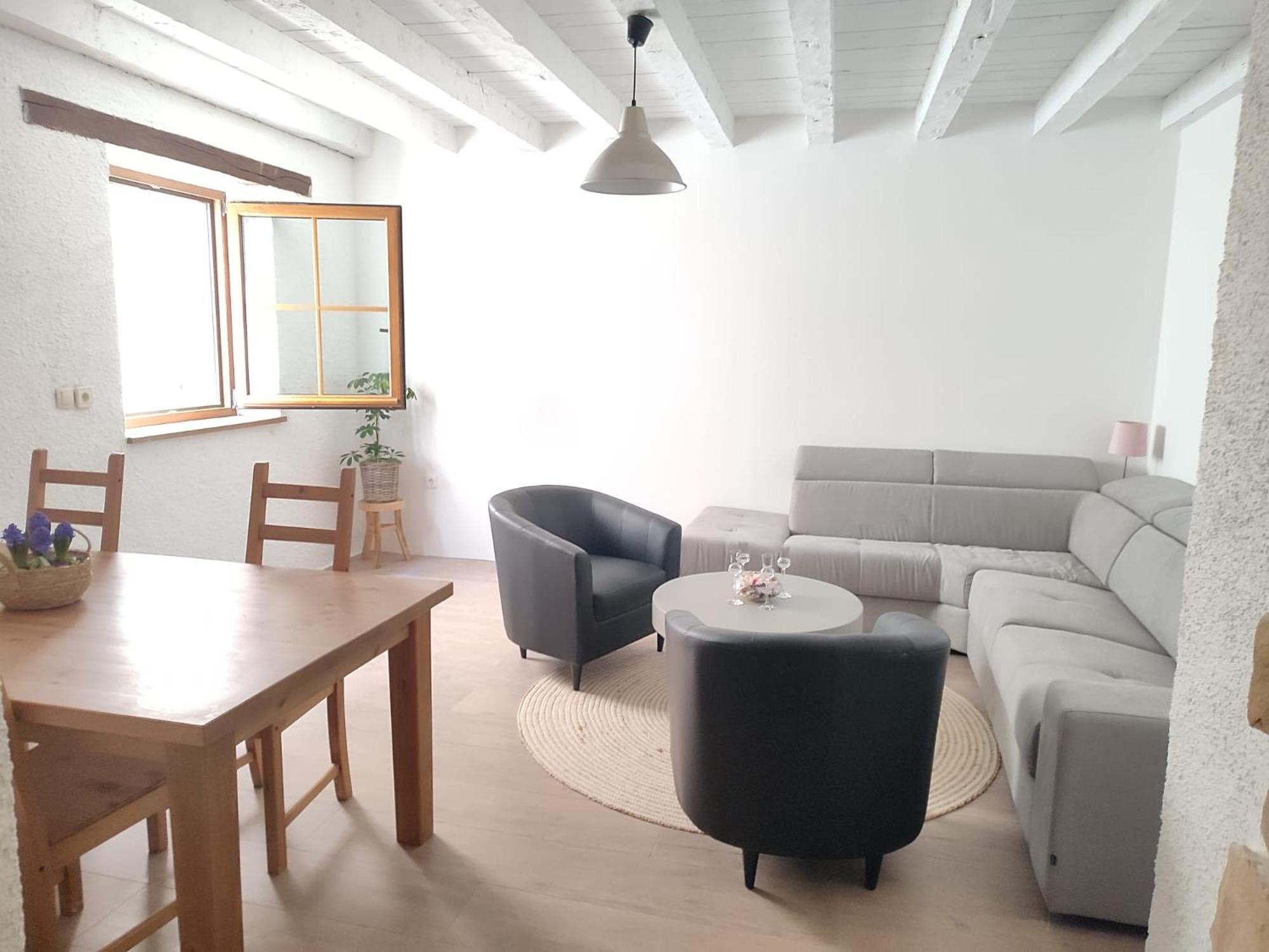Marea - Old Town Retreat