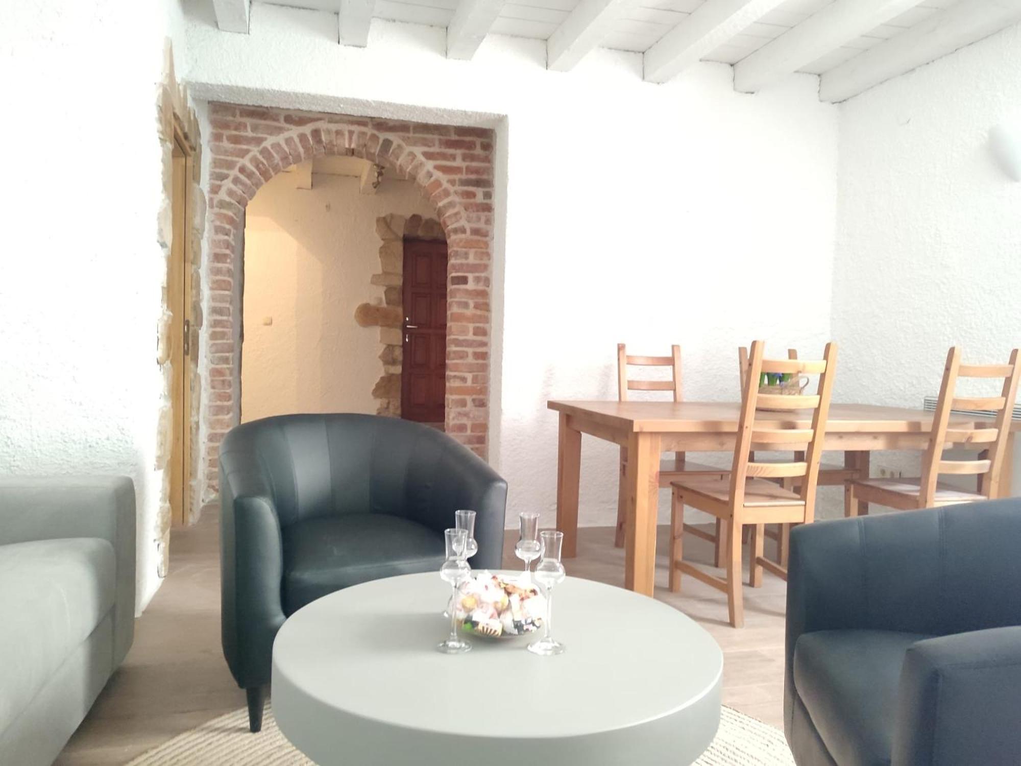 Marea - Old Town Retreat