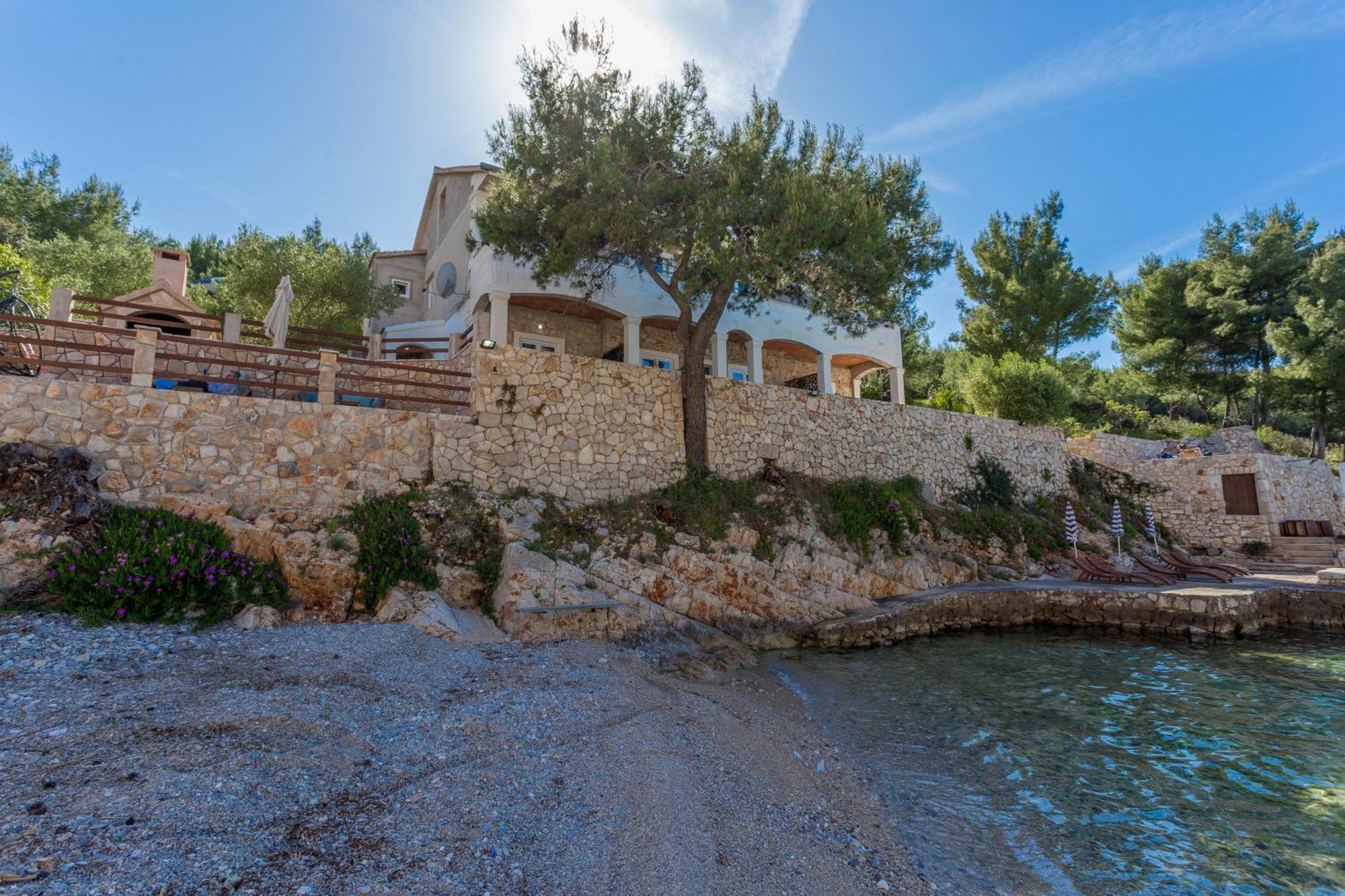 Zastupac 8761a Hvar Town