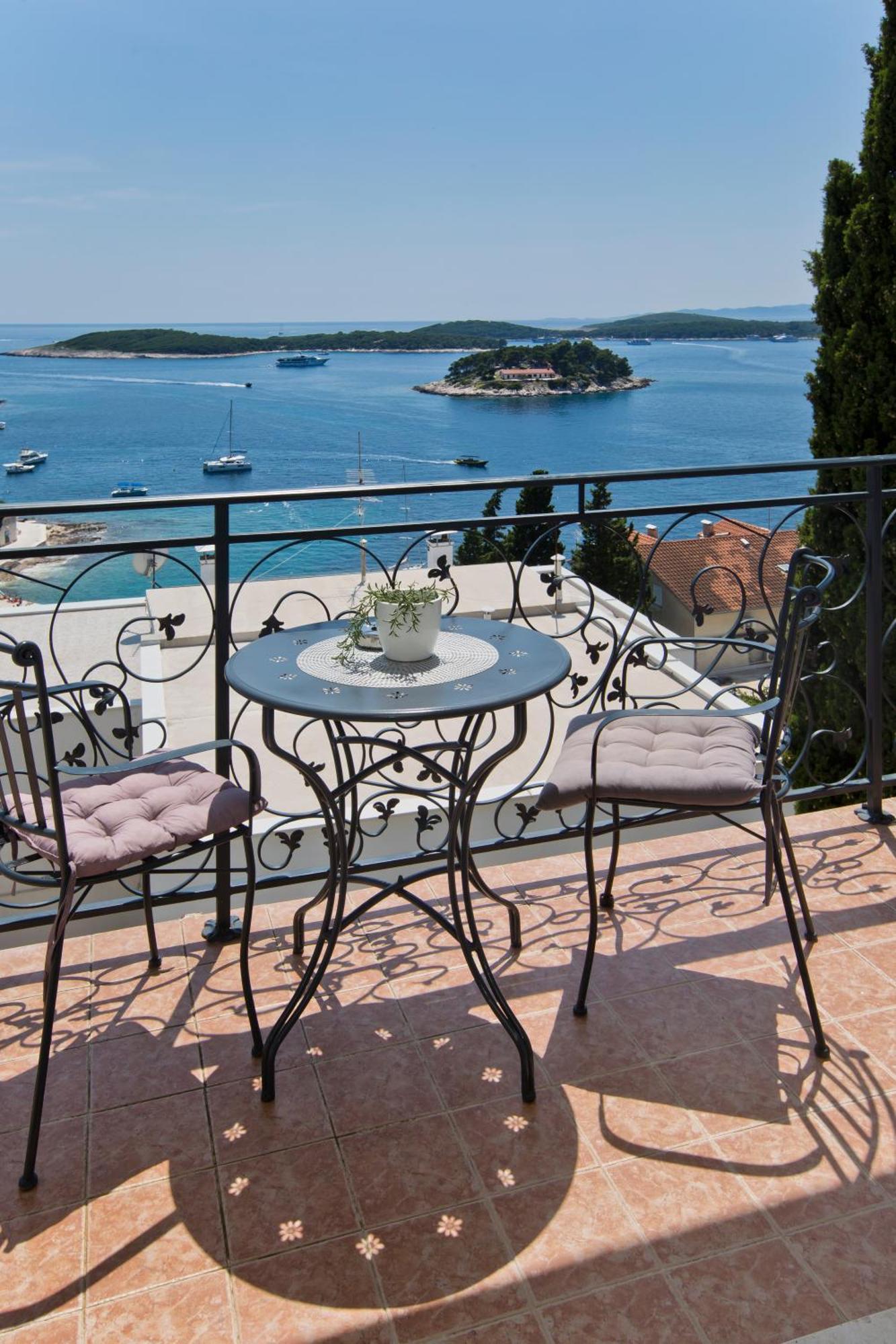 Apartment Milton Hvar