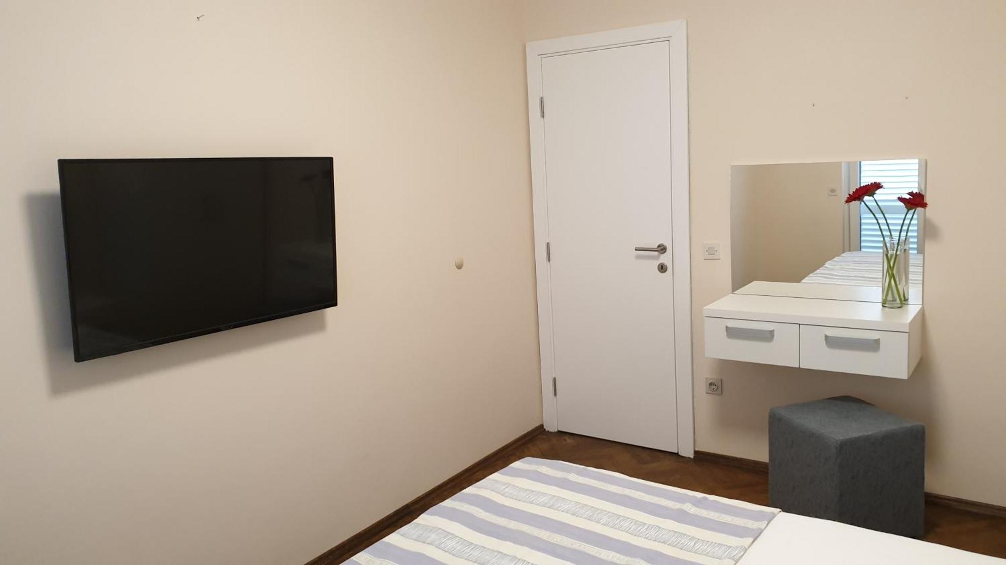 Guest house And With Parking Space Hvar - 15378 Hvar Town