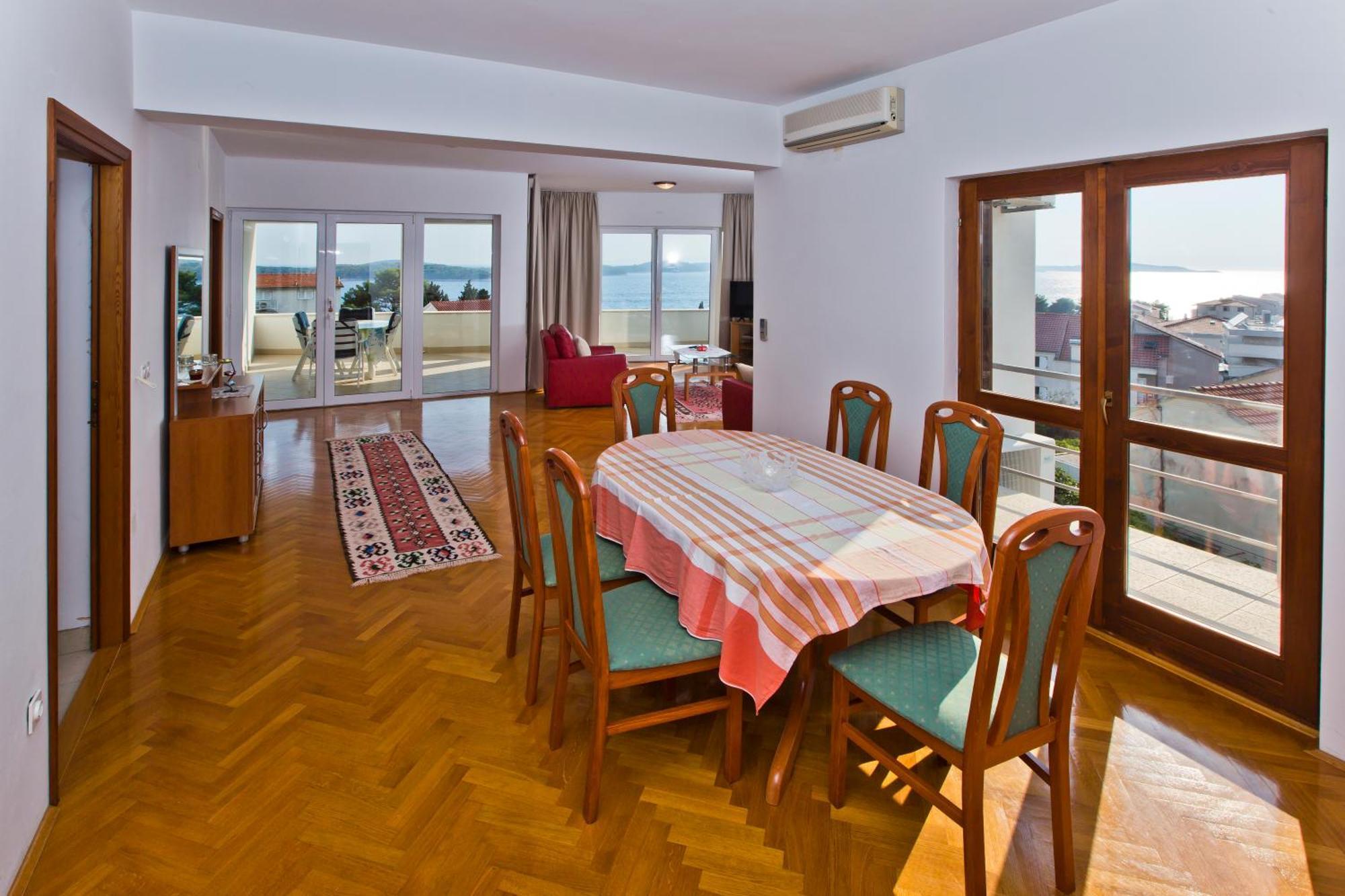 Apartment Lucija *