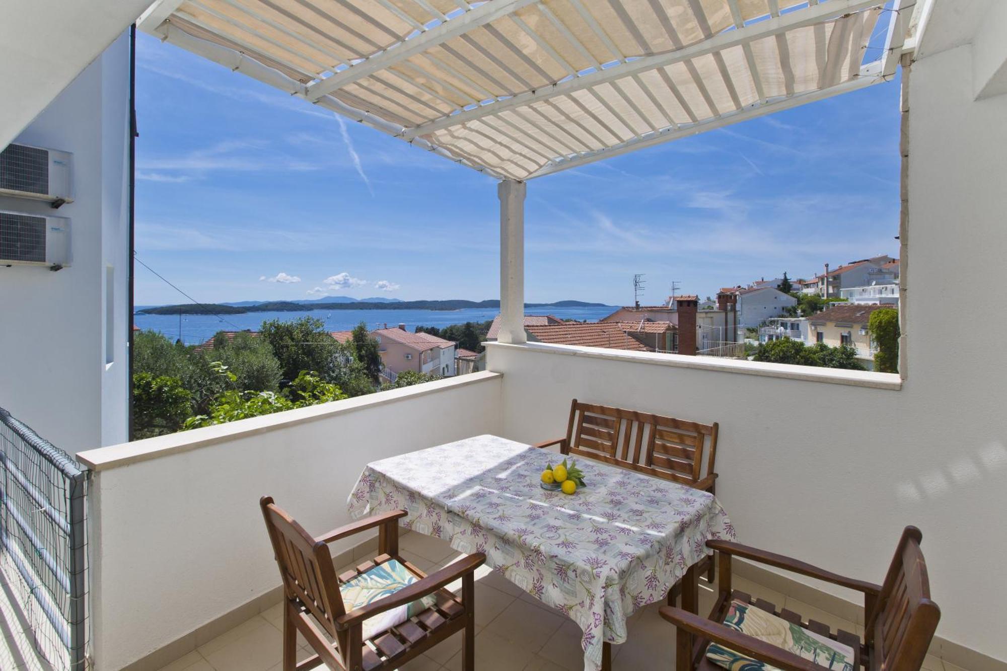 Apartment Lucija Hvar Town