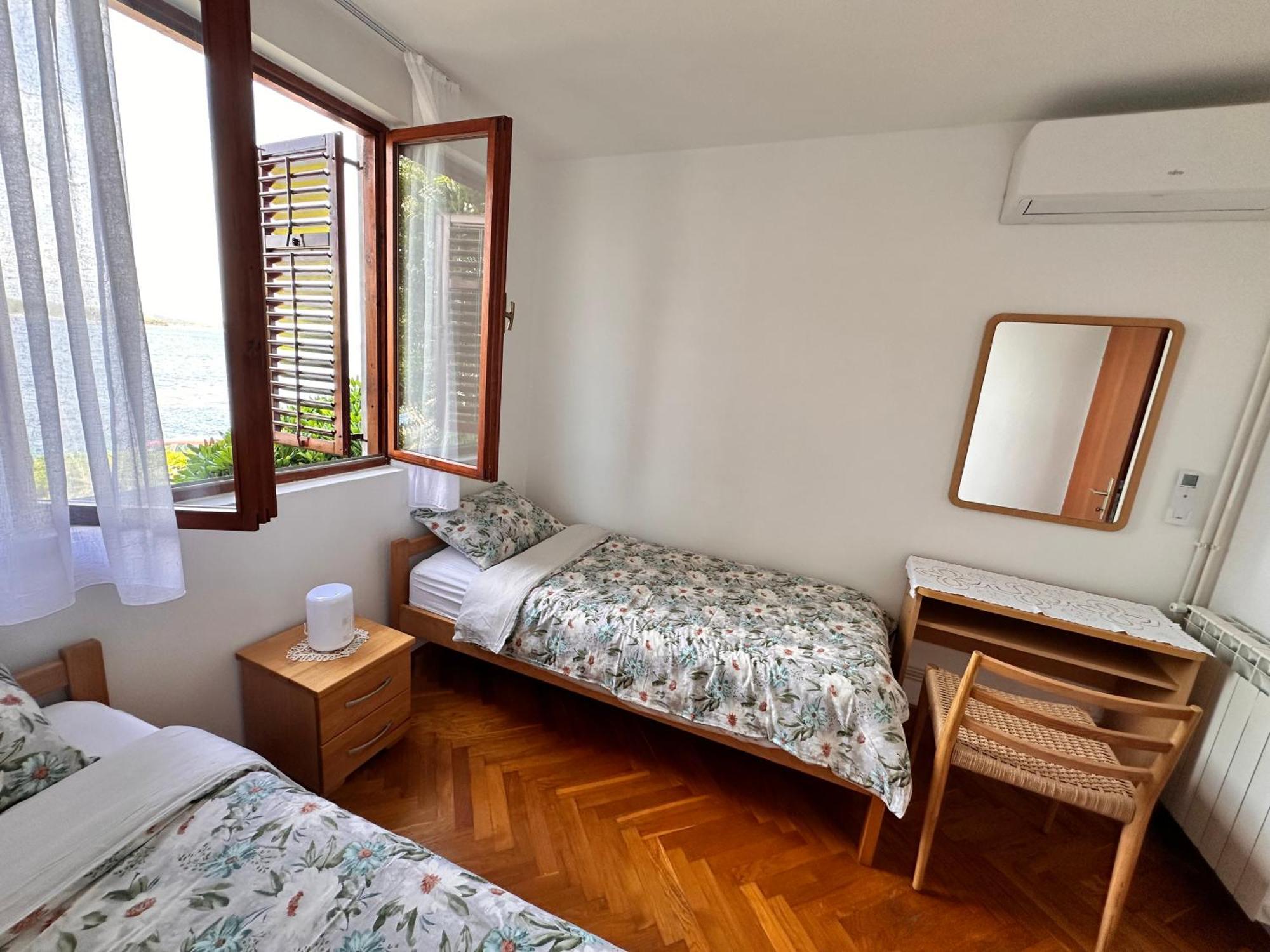 Porthos Apartment *